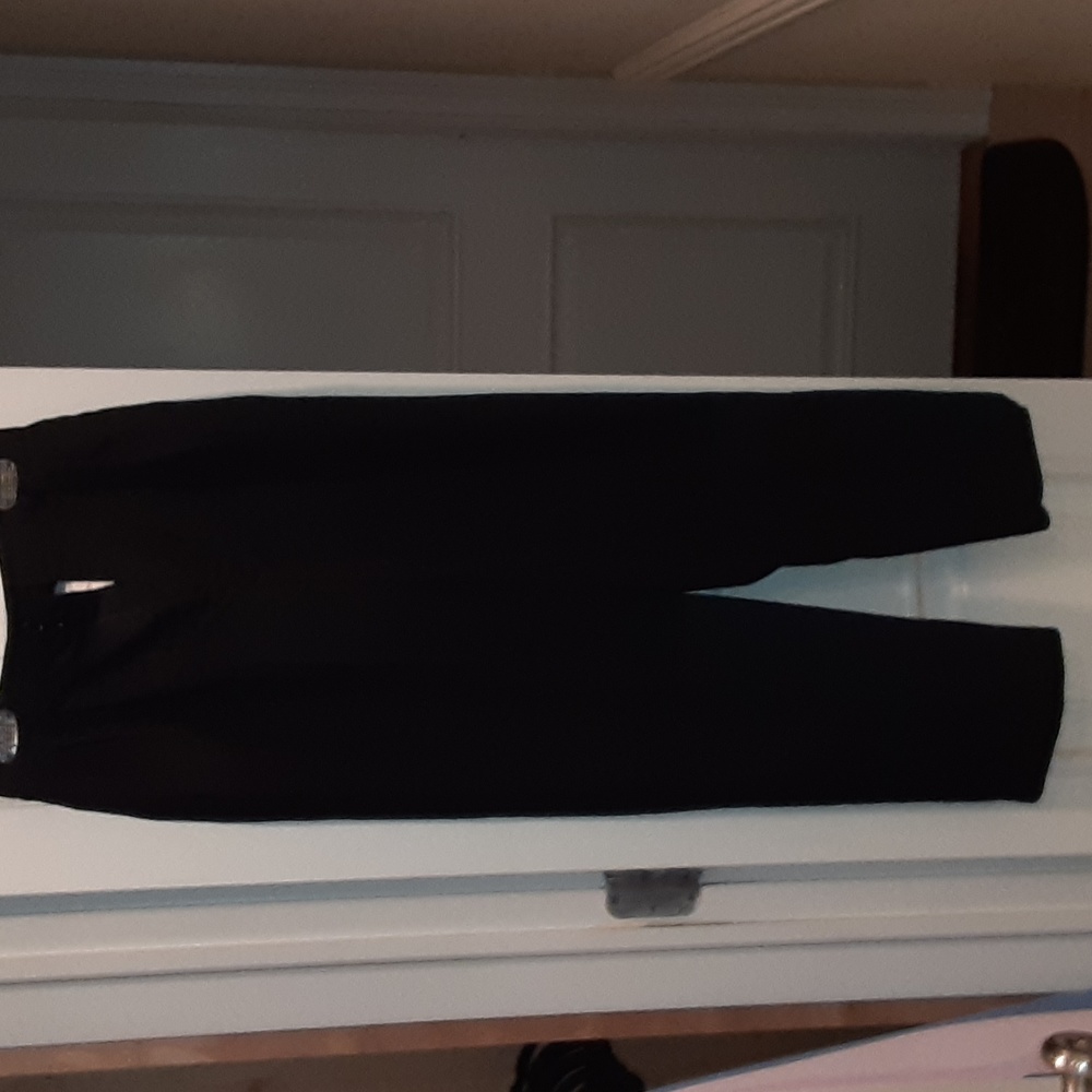 Worthington Women's Black Pleated Pant. Size: 4 (P).